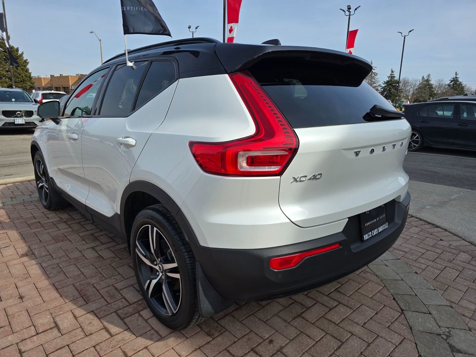 2022 Volvo XC40 R-DESIGN-11