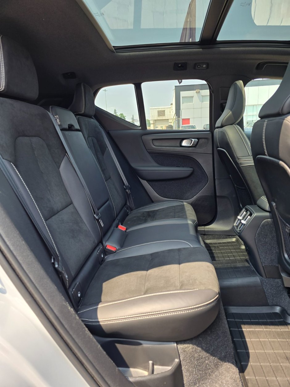 2022 Volvo XC40 R-DESIGN-19