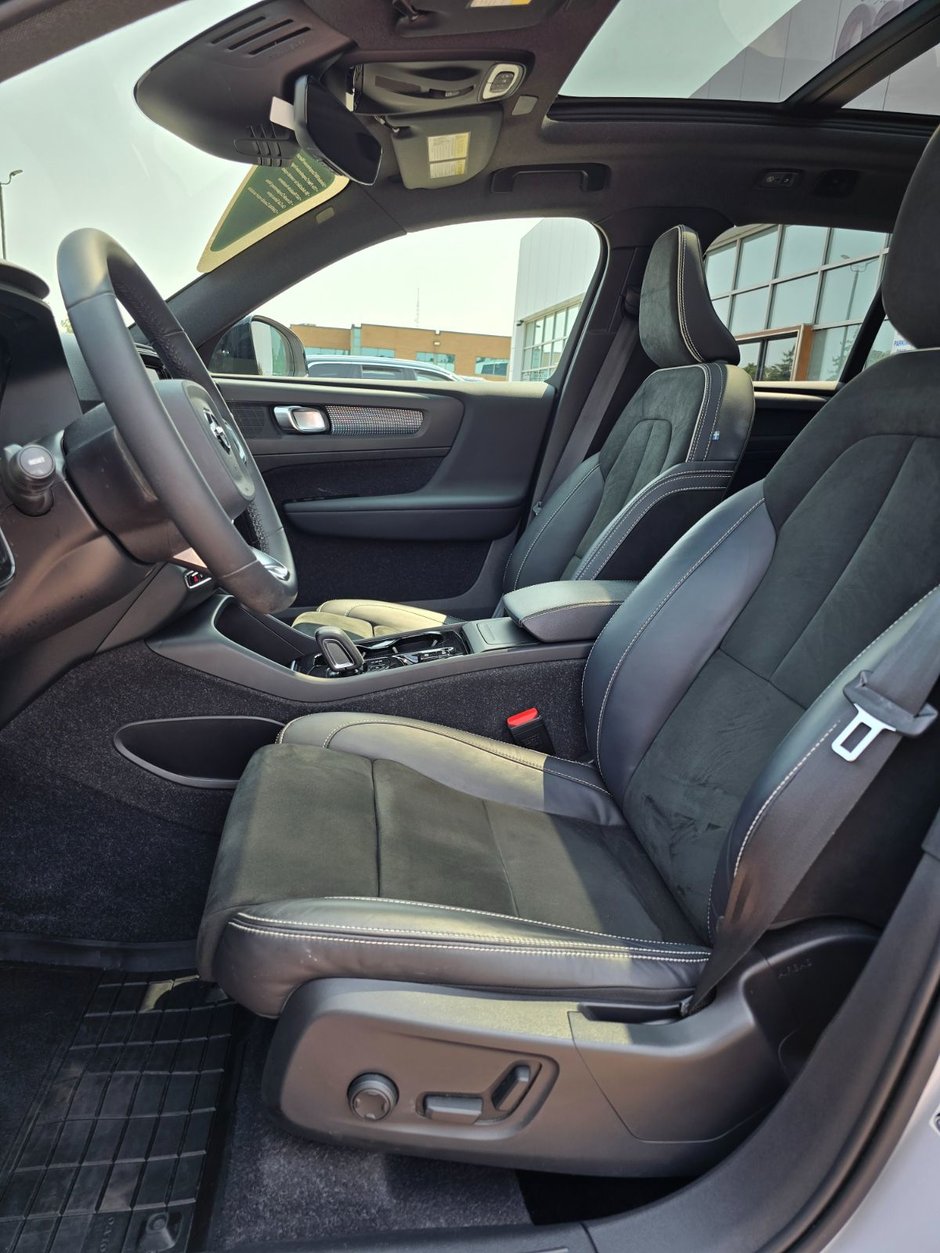 2022 Volvo XC40 R-DESIGN-24