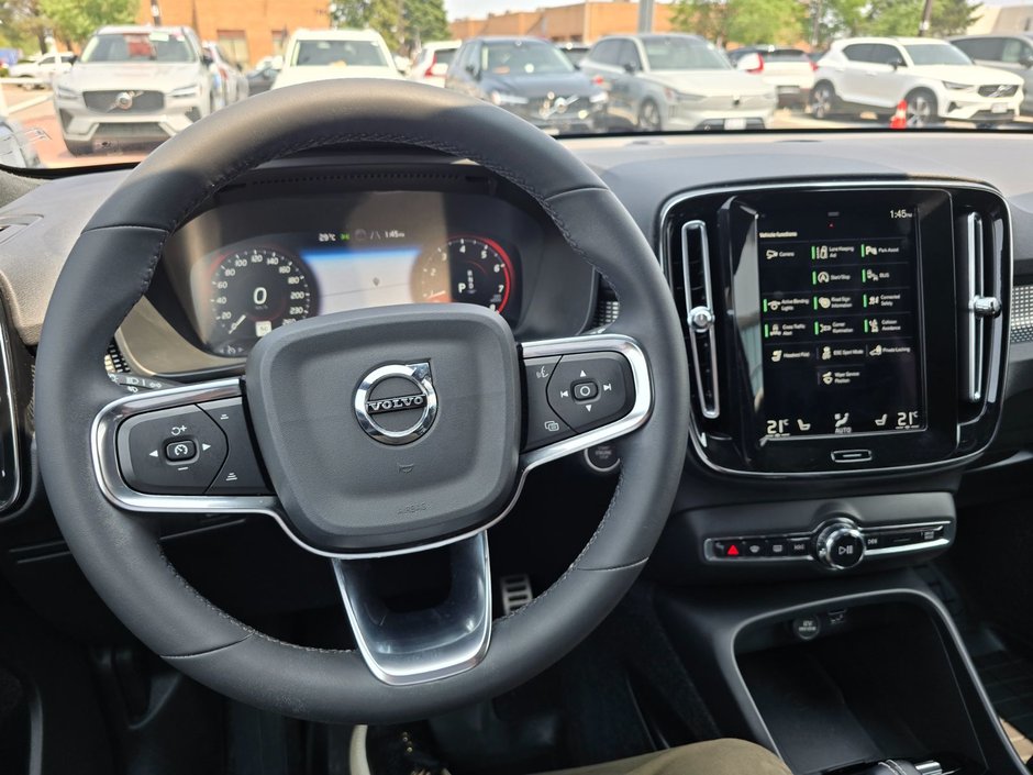 2022 Volvo XC40 R-DESIGN-26