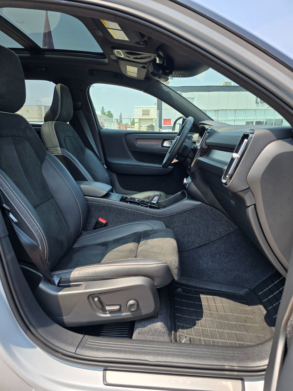 2022 Volvo XC40 R-DESIGN-23