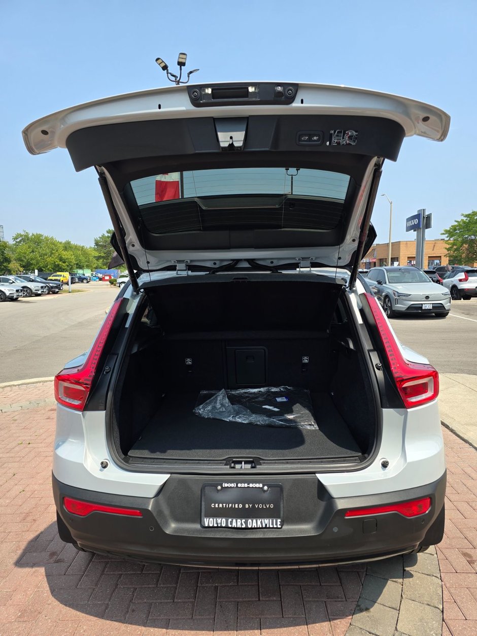 2022 Volvo XC40 R-DESIGN-15