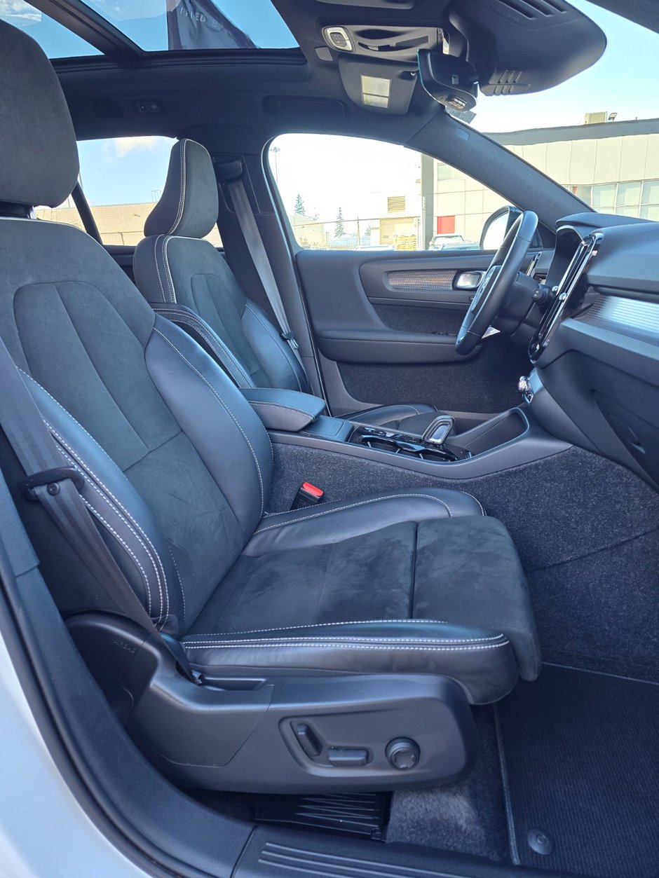 2022 Volvo XC40 R-DESIGN-23