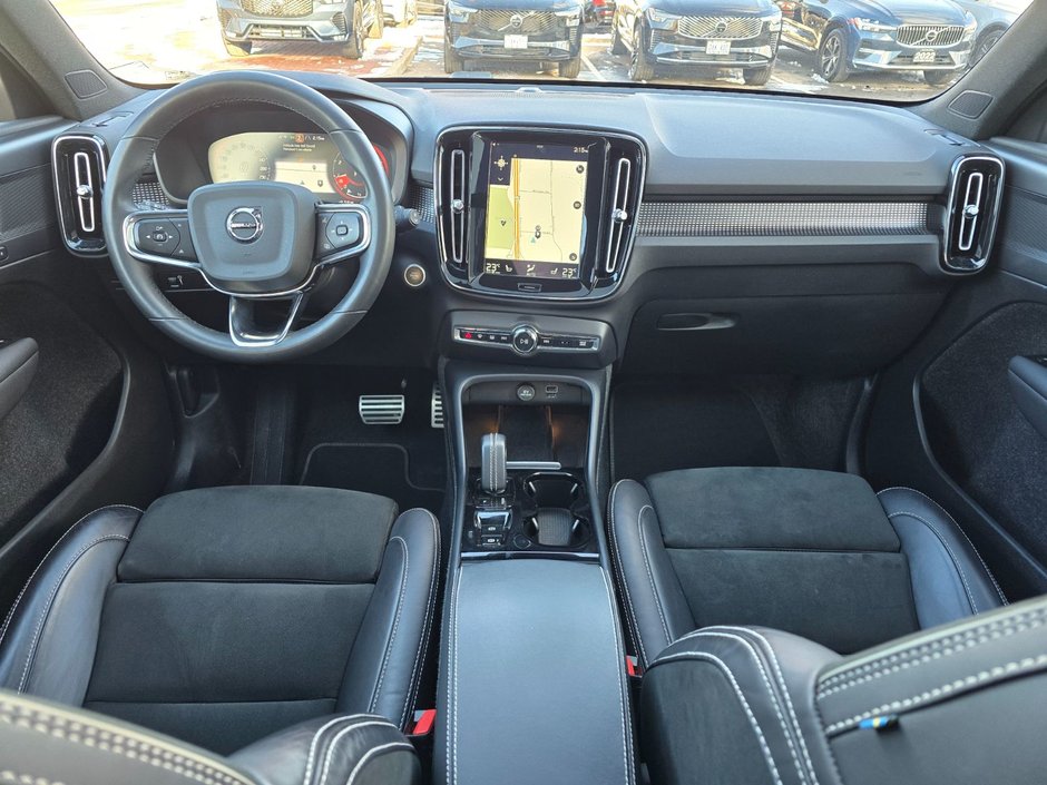 2022 Volvo XC40 R-DESIGN-4