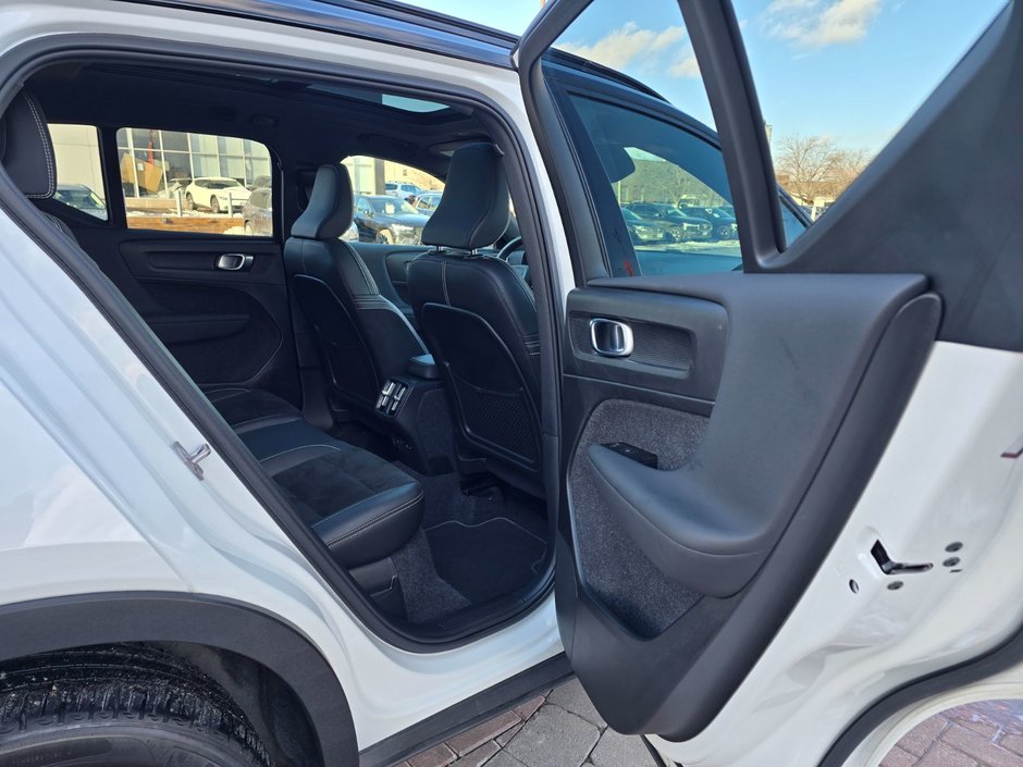 2022 Volvo XC40 R-DESIGN-18