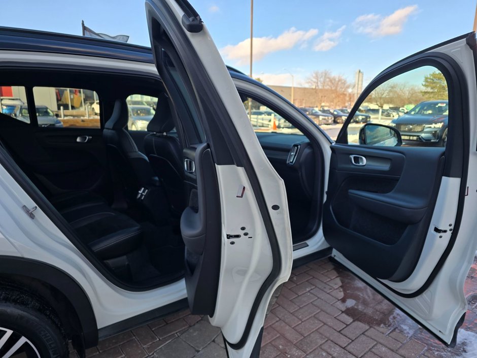 2022 Volvo XC40 R-DESIGN-10