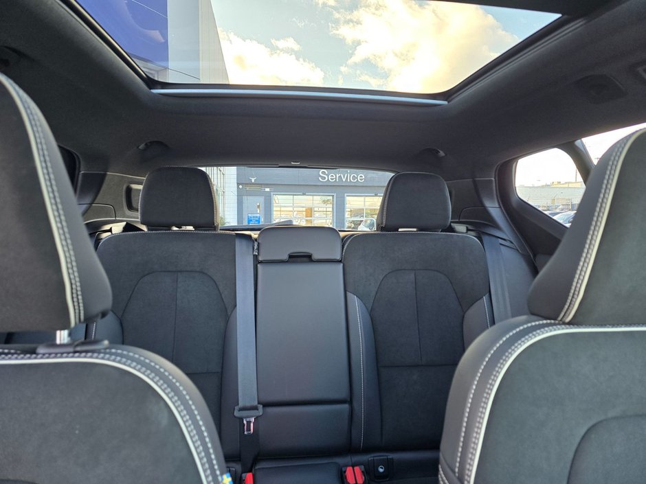 2022 Volvo XC40 R-DESIGN-8