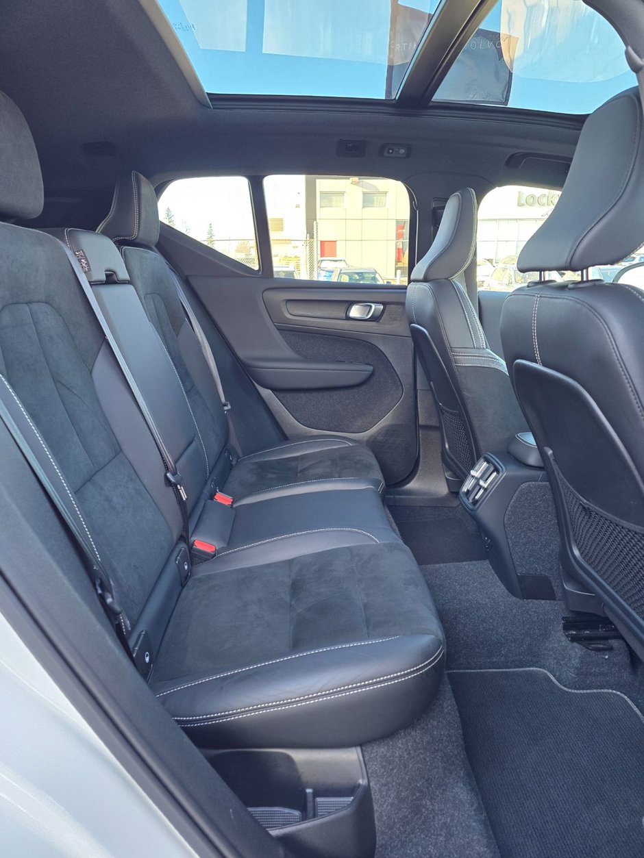 2022 Volvo XC40 R-DESIGN-19