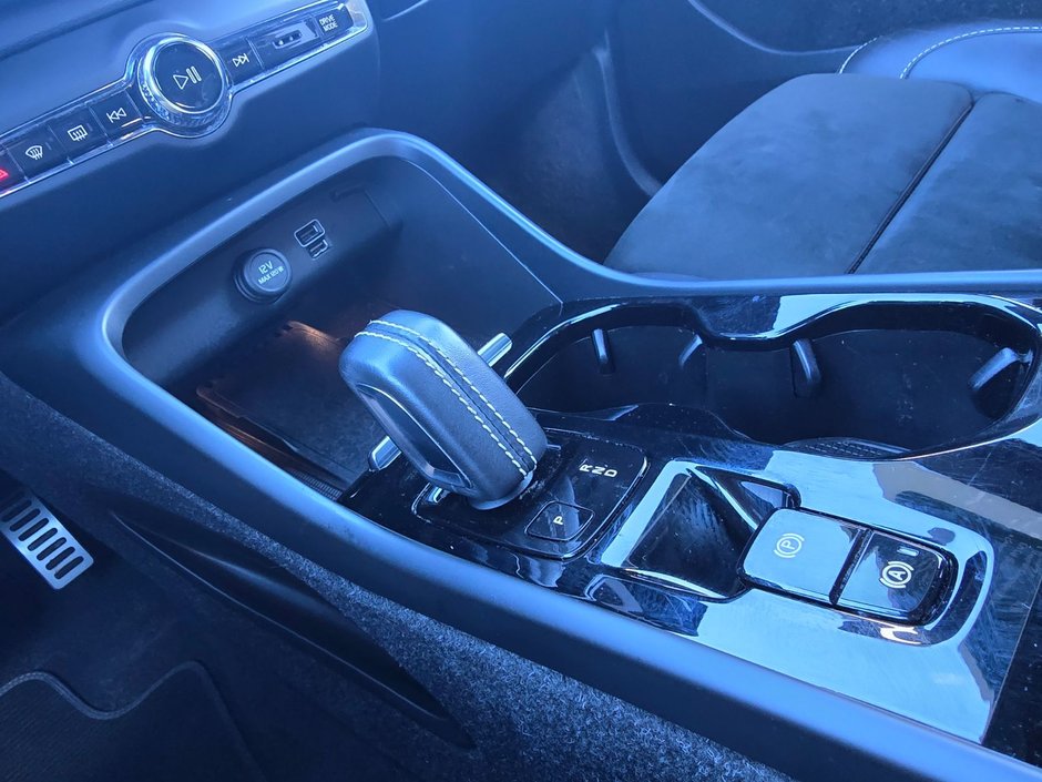 2022 Volvo XC40 R-DESIGN-30