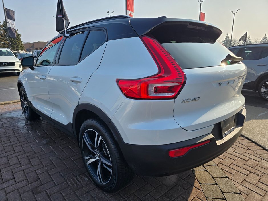 2022 Volvo XC40 R-DESIGN-11