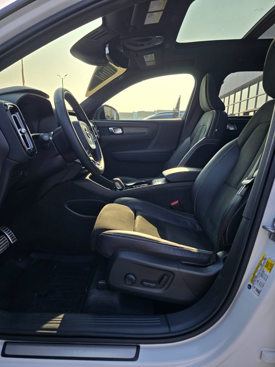 2022 Volvo XC40 R-DESIGN-24