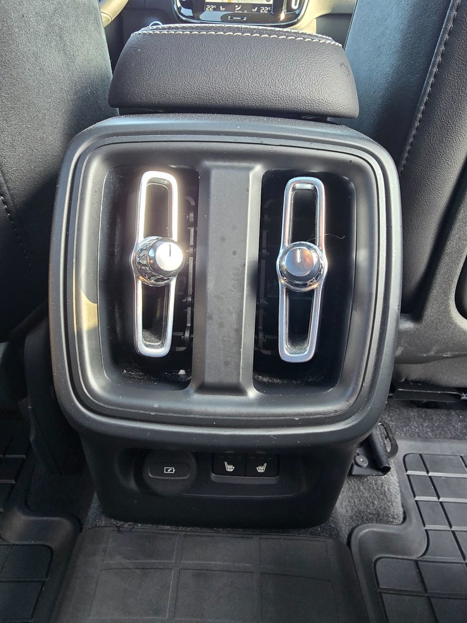 2022 Volvo XC40 R-DESIGN-20