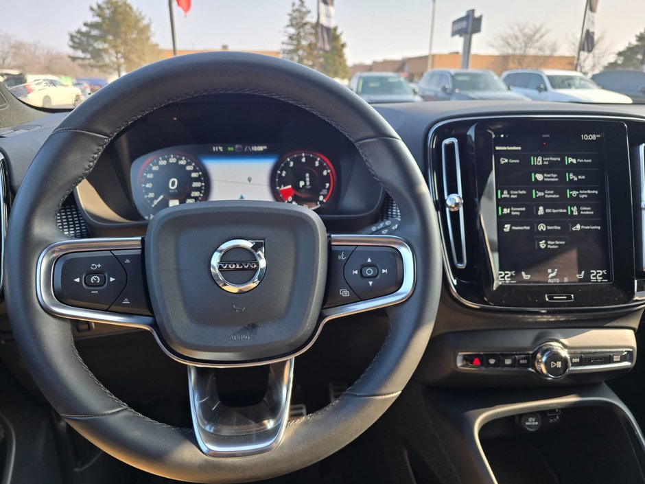 2022 Volvo XC40 R-DESIGN-26