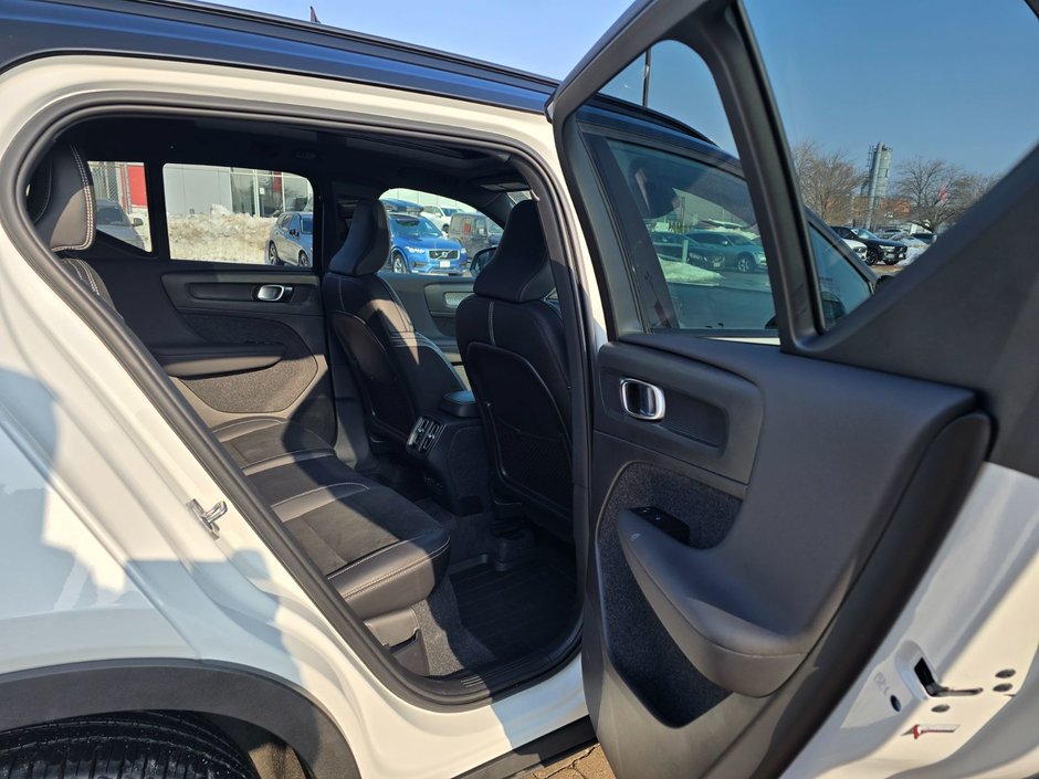 2022 Volvo XC40 R-DESIGN-18