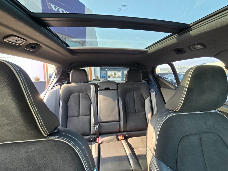 2022 Volvo XC40 R-DESIGN-8