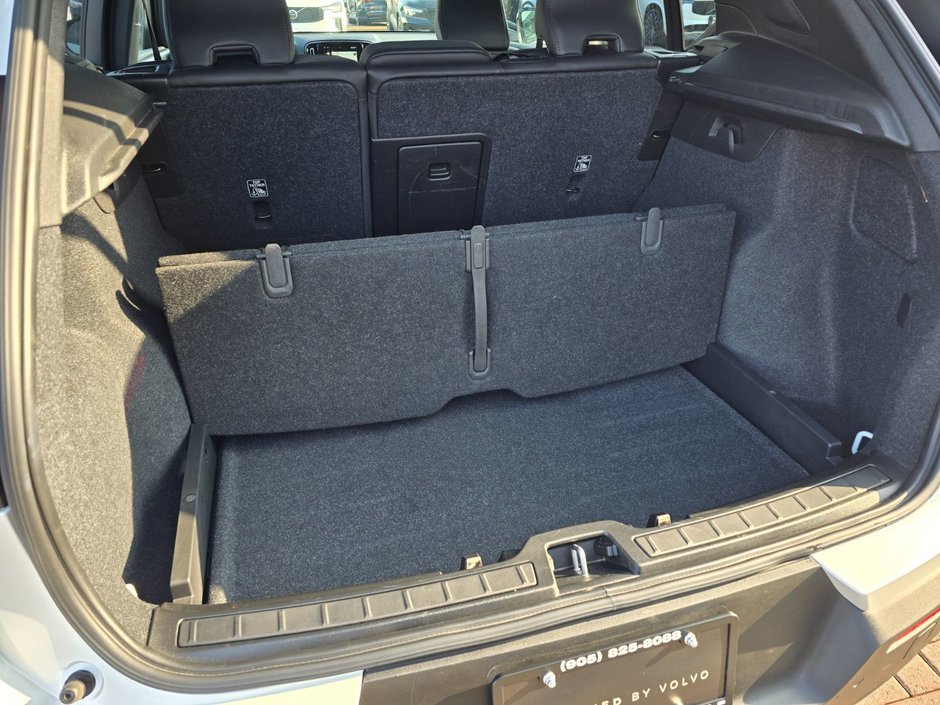 2022 Volvo XC40 R-DESIGN-16