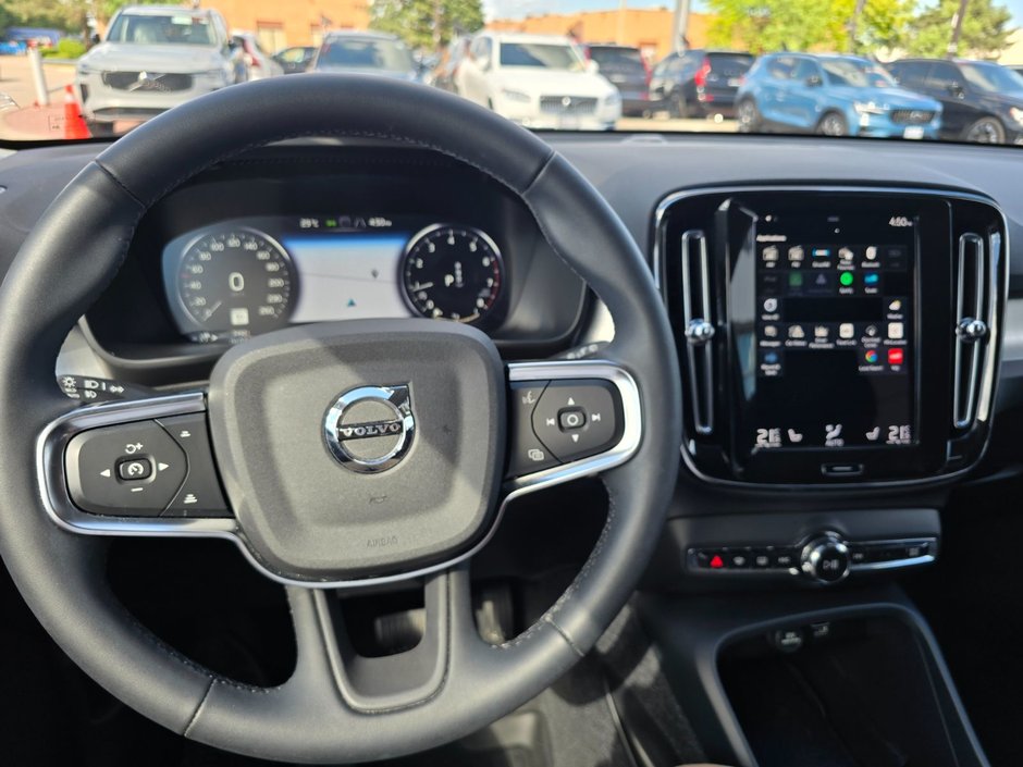 2022 Volvo XC40 MOMENTUM-26