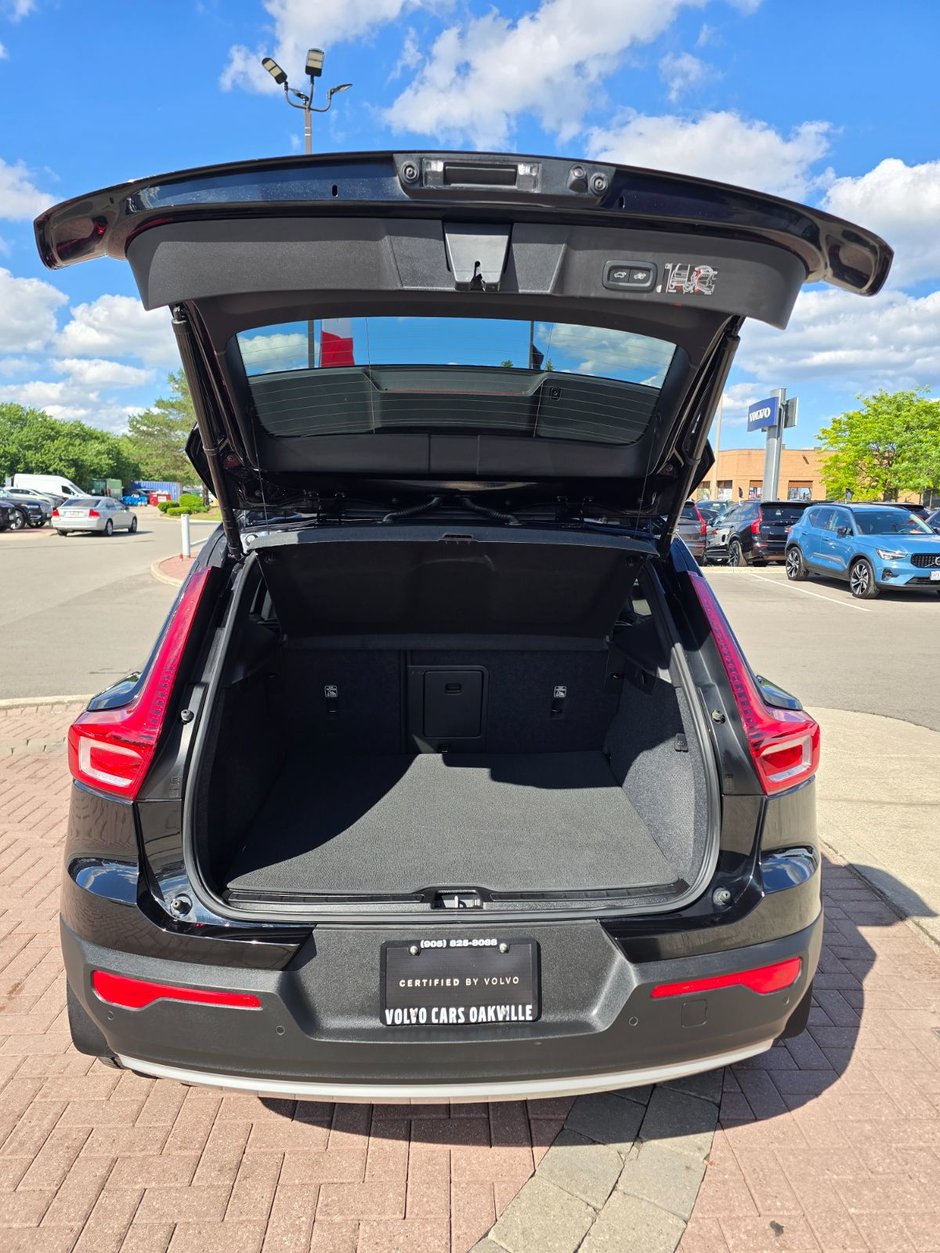 2022 Volvo XC40 MOMENTUM-15