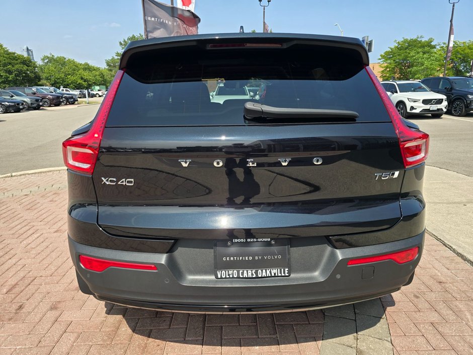 2022 Volvo XC40 R-DESIGN-13