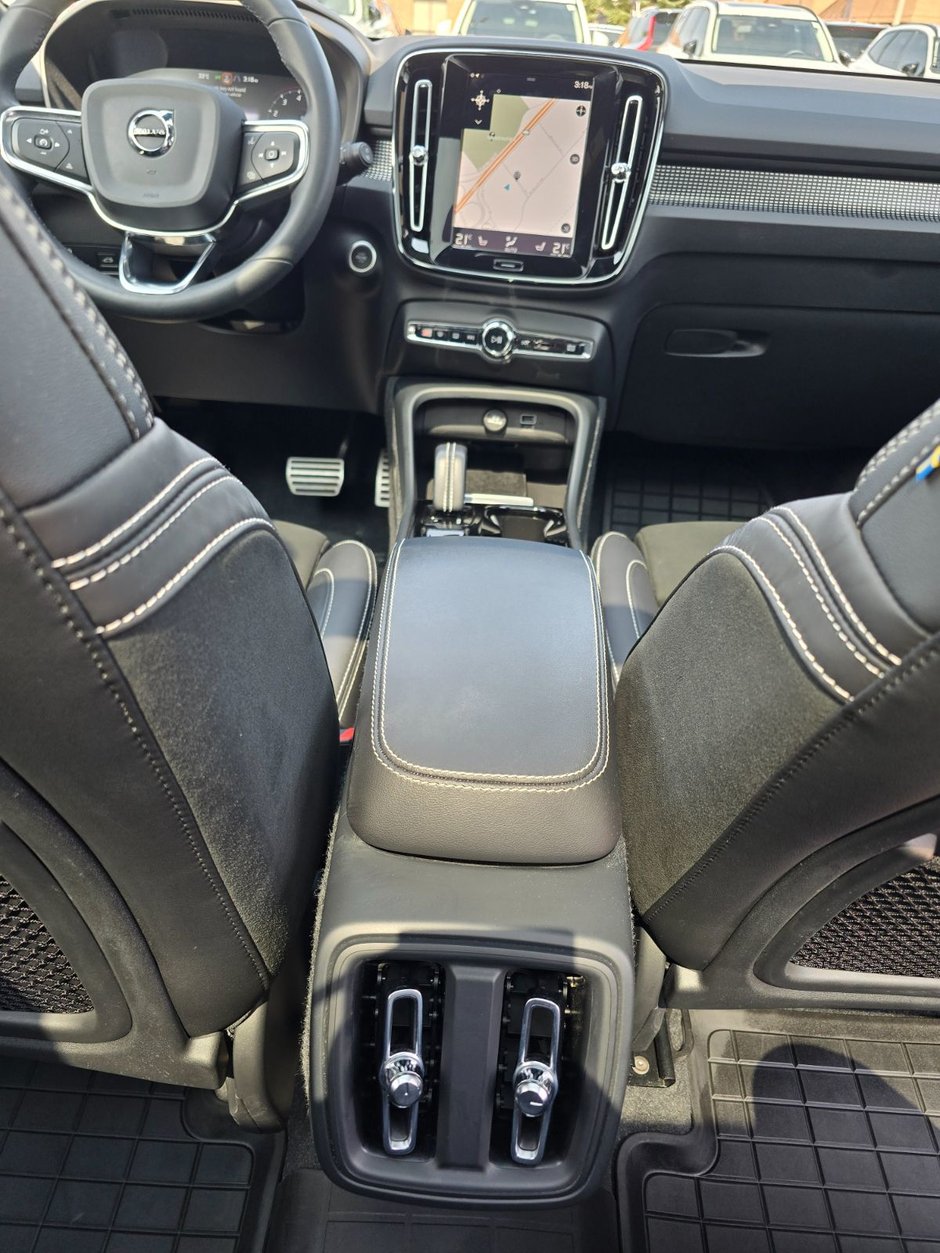 2022 Volvo XC40 R-DESIGN-20