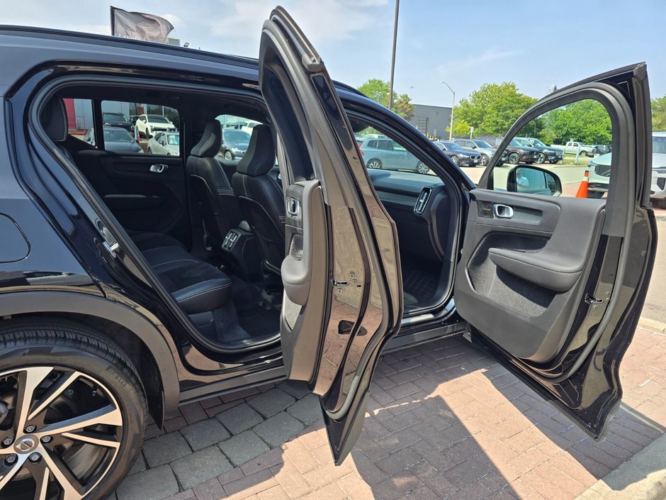 2022 Volvo XC40 R-DESIGN-10