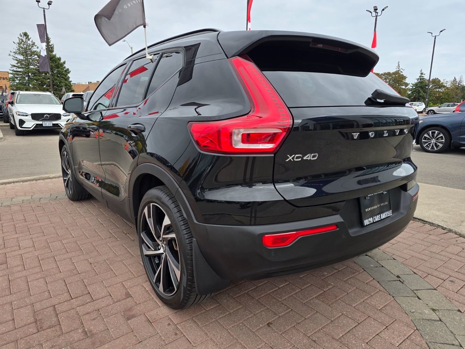 2022 Volvo XC40 R-DESIGN-11