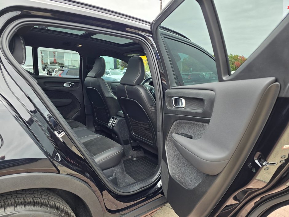 2022 Volvo XC40 R-DESIGN-19