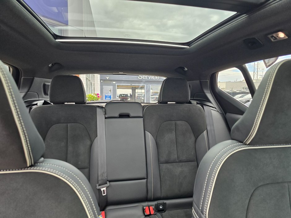 2022 Volvo XC40 R-DESIGN-8