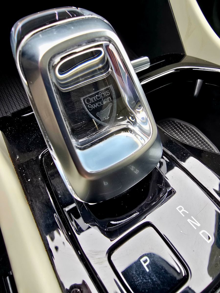 2023 Volvo XC40 ULTIMATE DARK THEME-30