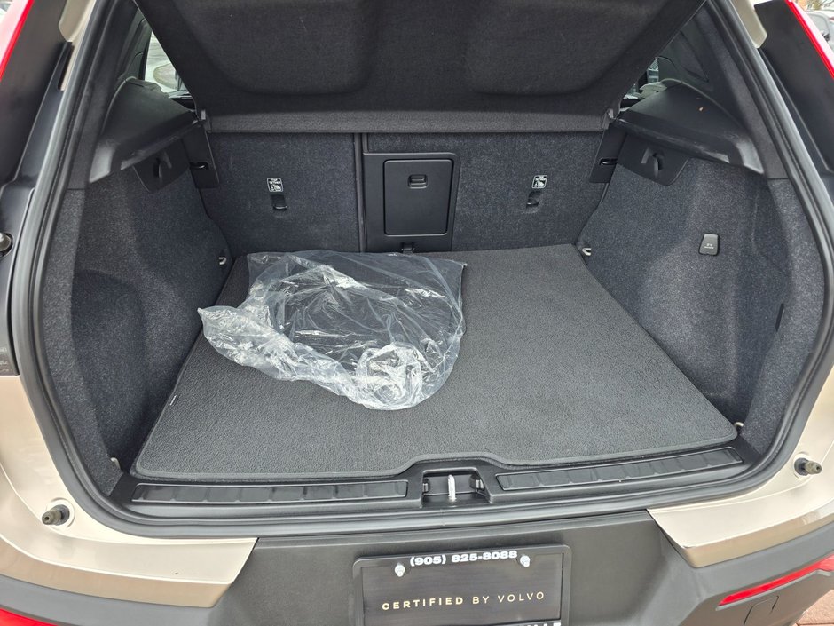 2023 Volvo XC40 ULTIMATE DARK THEME-17