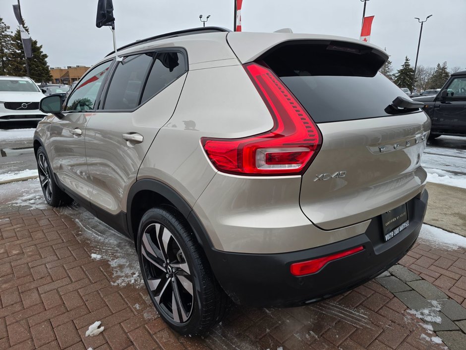 2023 Volvo XC40 ULTIMATE DARK THEME-11