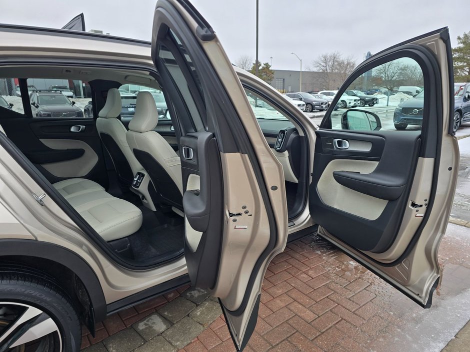 2023 Volvo XC40 ULTIMATE DARK THEME-10