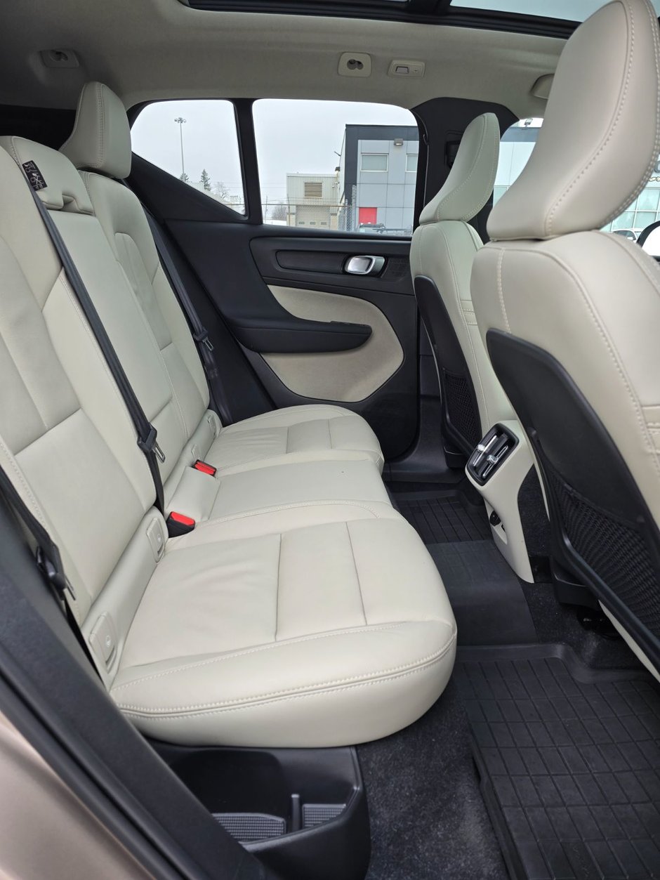 2023 Volvo XC40 ULTIMATE DARK THEME-19