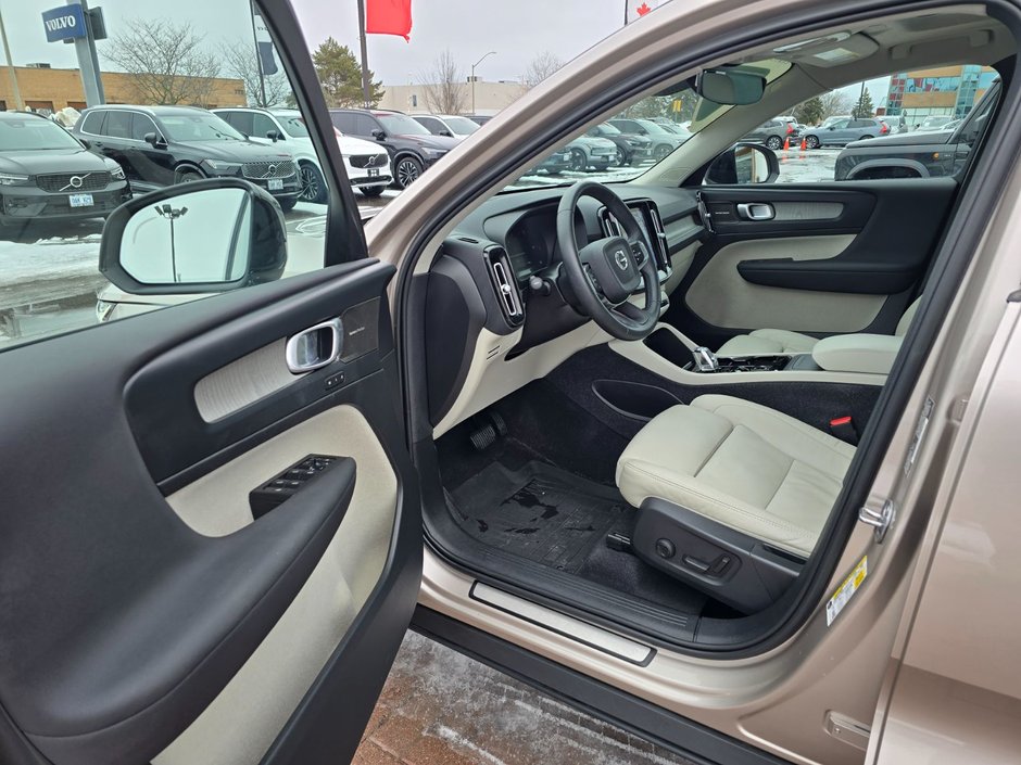 2023 Volvo XC40 ULTIMATE DARK THEME-12