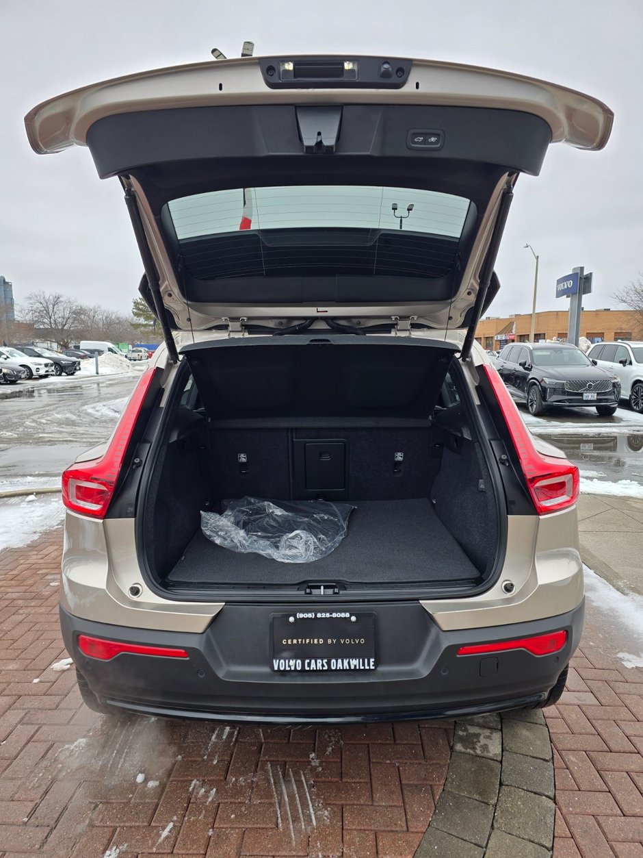 2023 Volvo XC40 ULTIMATE DARK THEME-15