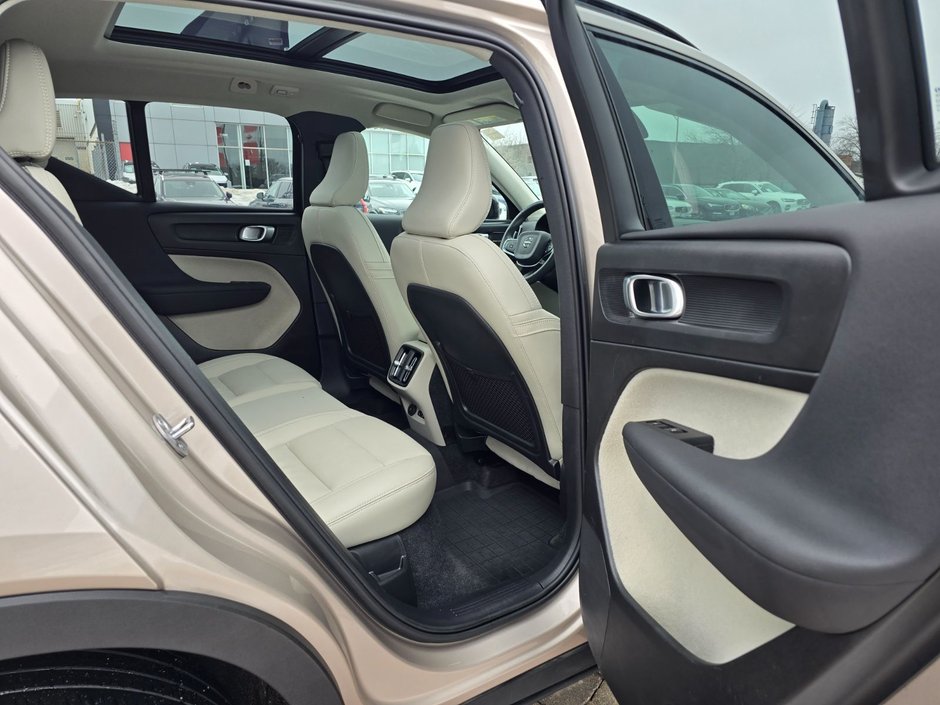 2023 Volvo XC40 ULTIMATE DARK THEME-18