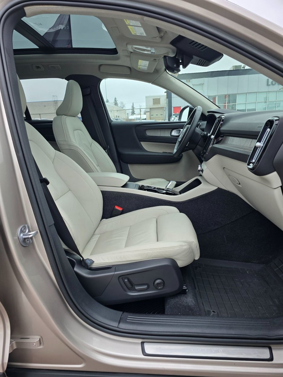 2023 Volvo XC40 ULTIMATE DARK THEME-23