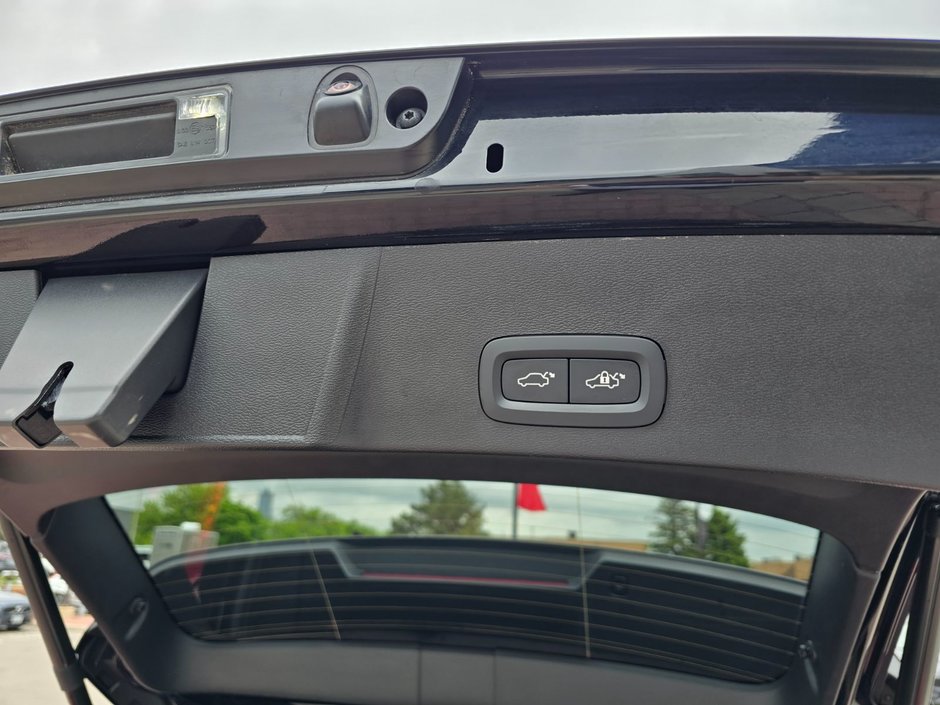 2024 Volvo XC40 PLUS BRIGHT THEME-17