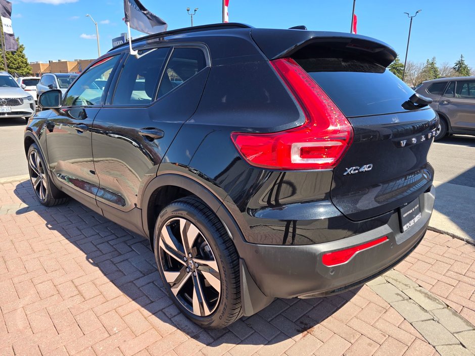 2024 Volvo XC40 PLUS DARK THEME-11