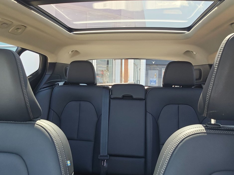 2024 Volvo XC40 PLUS DARK THEME-8