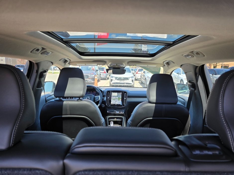 2024 Volvo XC40 PLUS DARK THEME-6