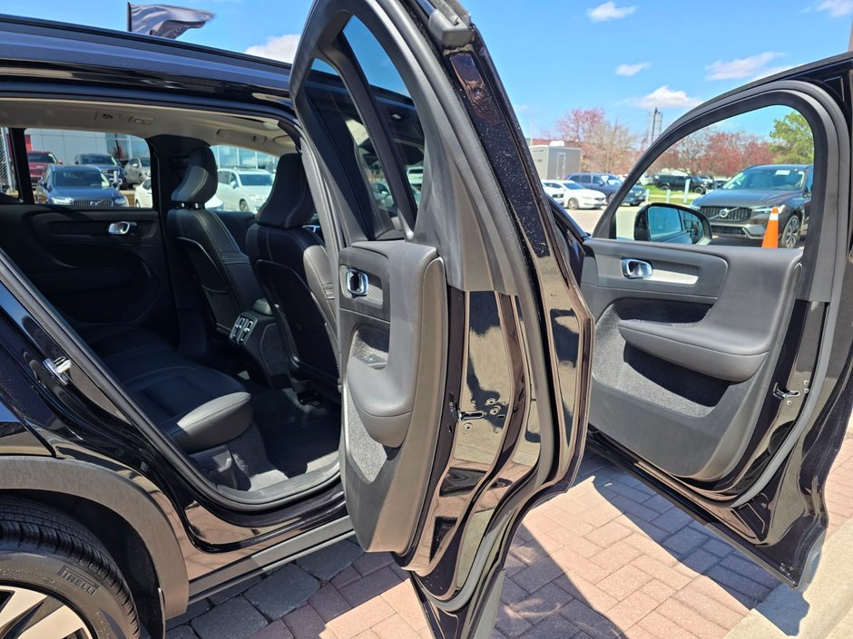 2024 Volvo XC40 PLUS DARK THEME-10