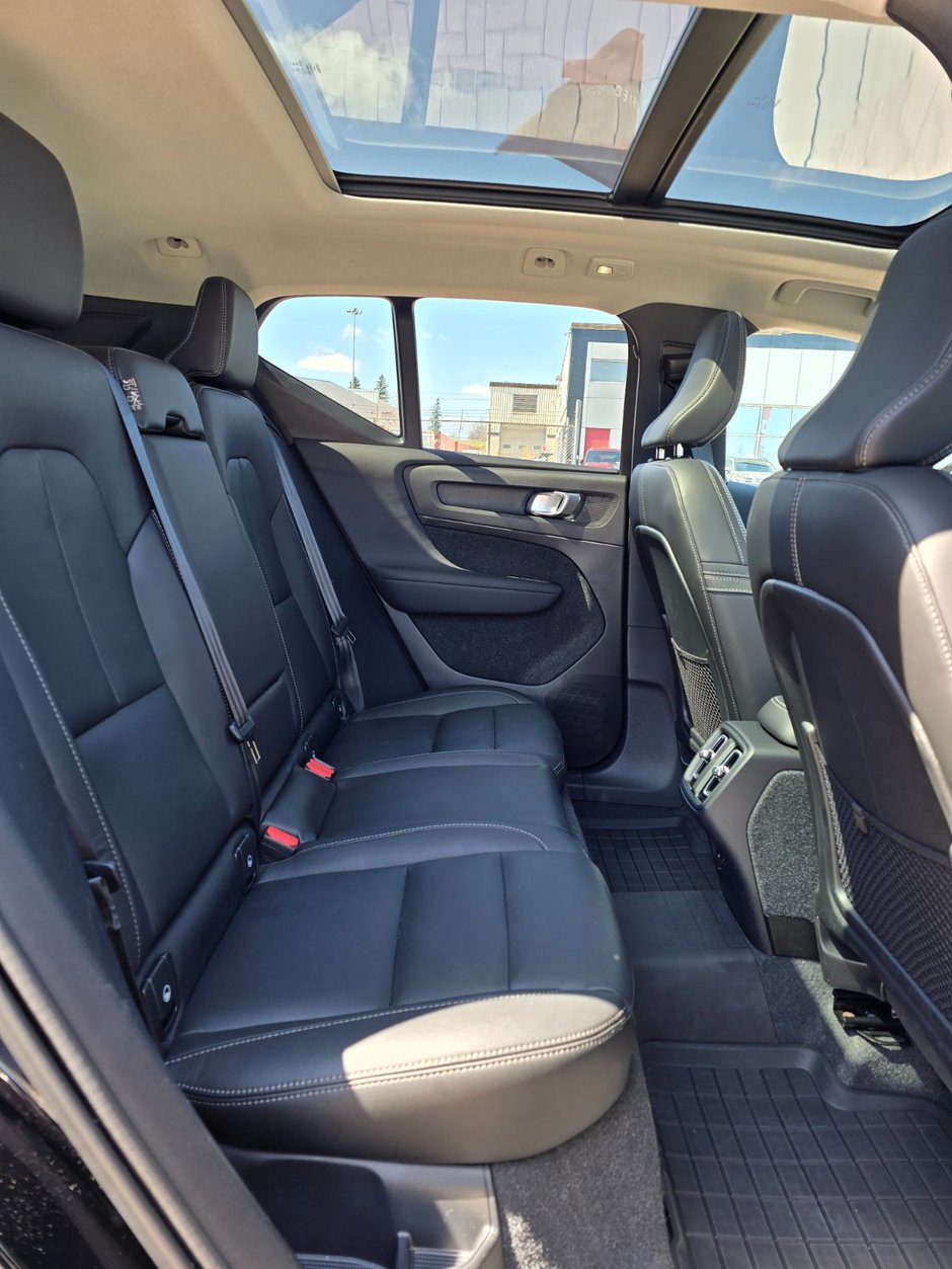 2024 Volvo XC40 PLUS DARK THEME-19