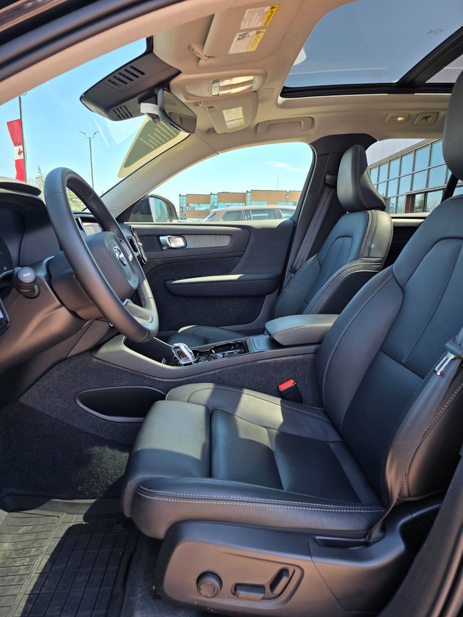 2024 Volvo XC40 PLUS DARK THEME-24