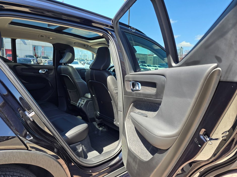 2024 Volvo XC40 PLUS DARK THEME-18