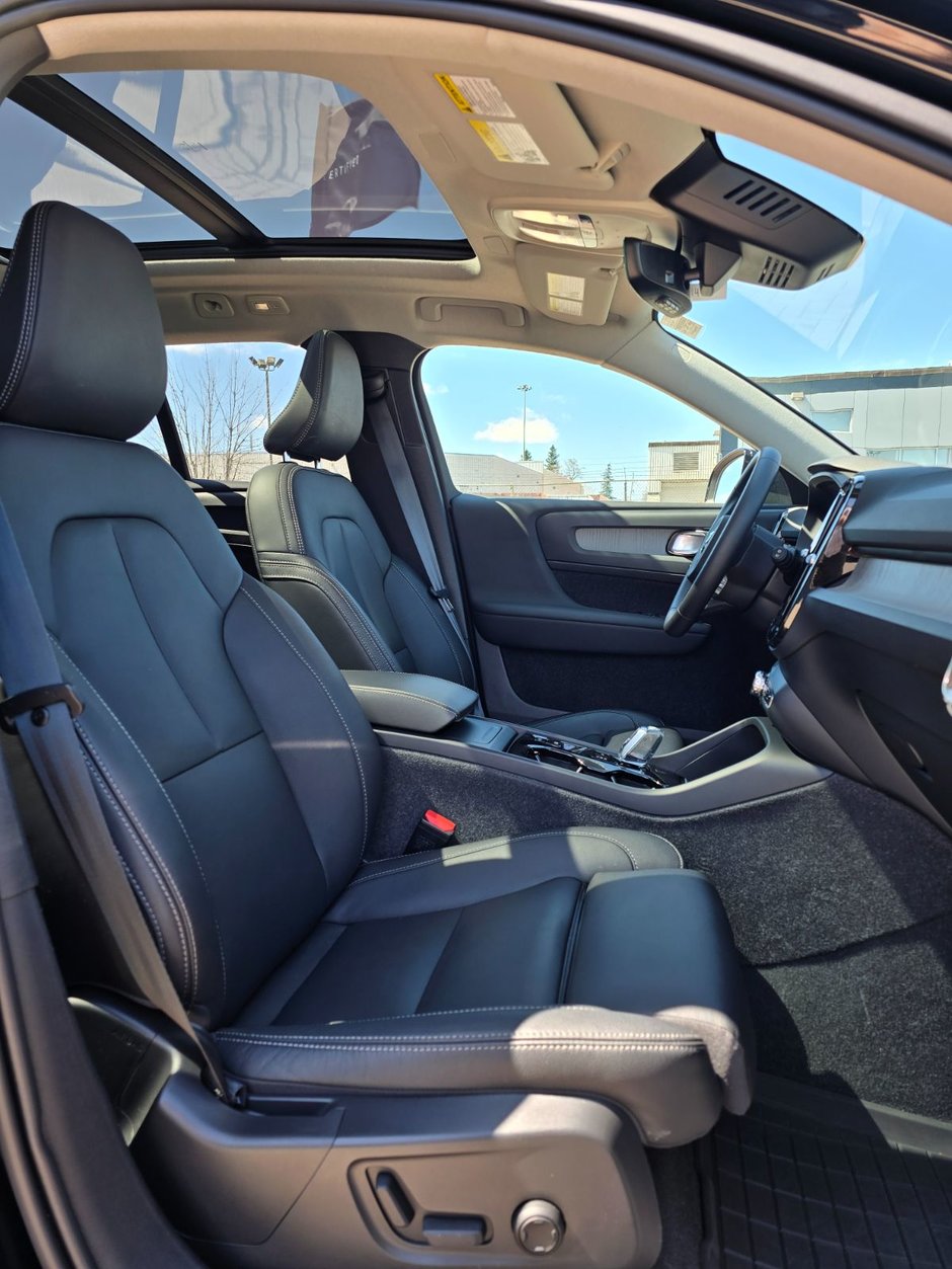 2024 Volvo XC40 PLUS DARK THEME-23