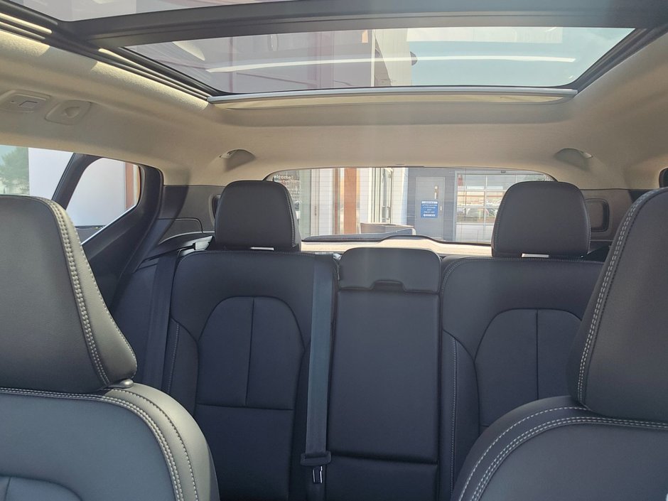 2024 Volvo XC40 PLUS BRIGHT THEME-8