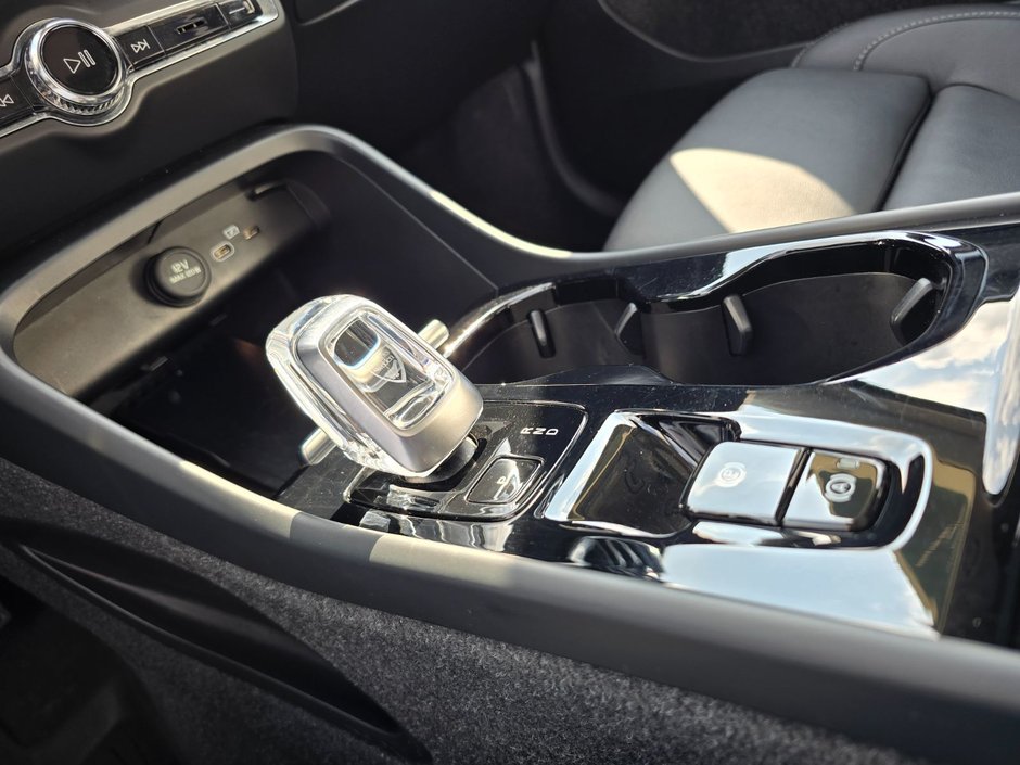 2024 Volvo XC40 ULTIMATE DARK THEME-29
