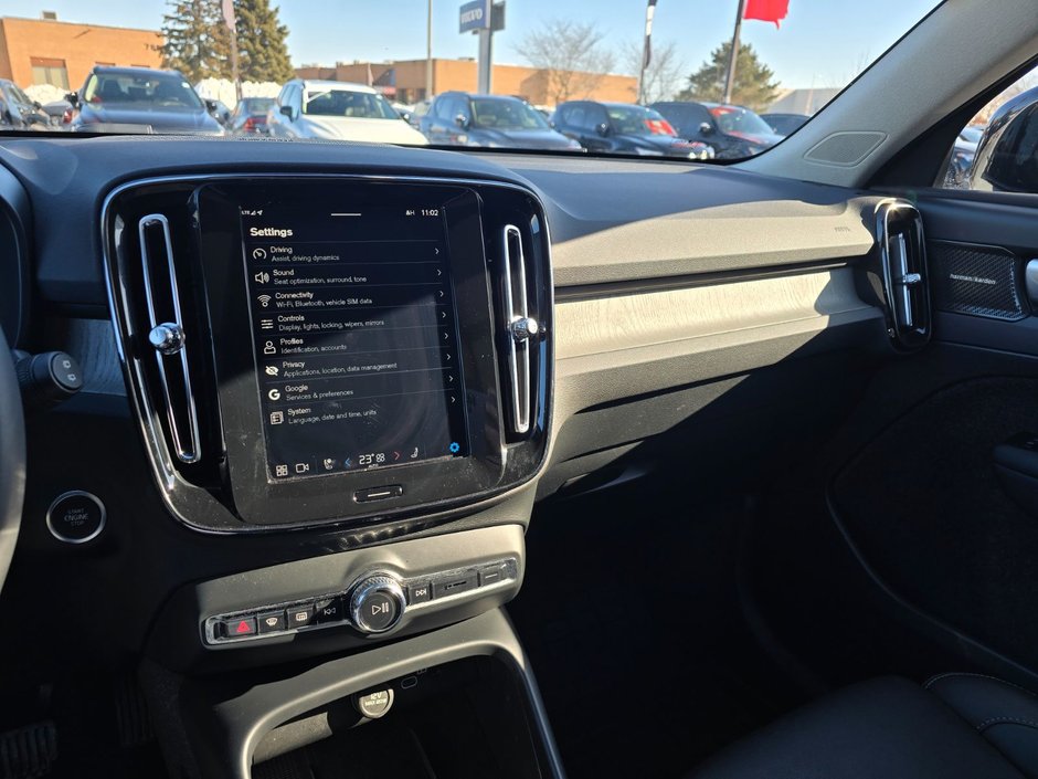 2024 Volvo XC40 ULTIMATE DARK THEME-28