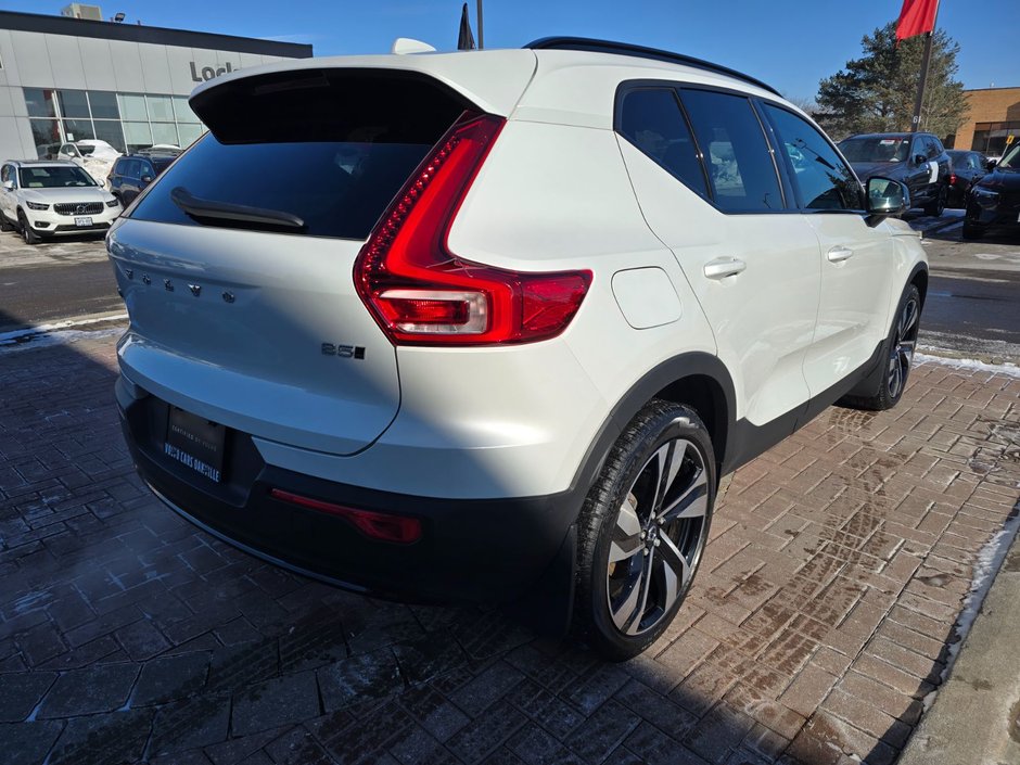 2024 Volvo XC40 ULTIMATE DARK THEME-14